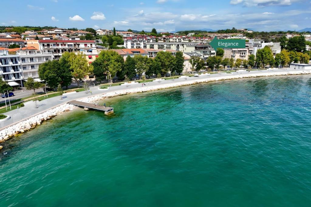 Elegance Apartment DesenzanoLoft Official Partner Homes & Villas by Marriott Bonvoy - 2