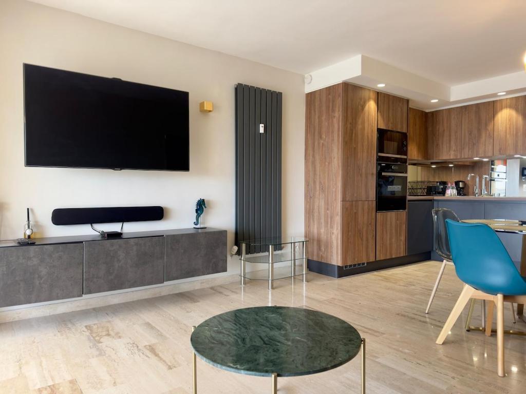 Sea view 4 people terrace 60 m & pool - 1