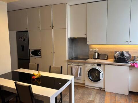 Spacious En-Suite Room by Champs Elysées - 4