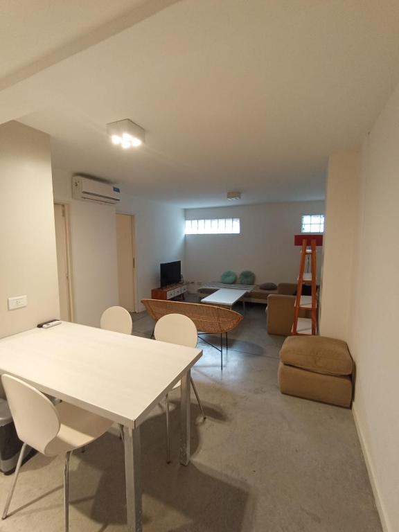 Amplio departamento en Villa Urquiza-Cerca de todo - 1