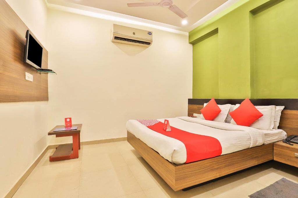 Hotel O Apollo, Ahmedabad