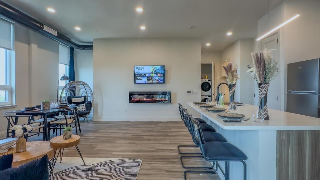 Combo Apt, Near Airport & Train 8min, FREE Parking!, East Orange