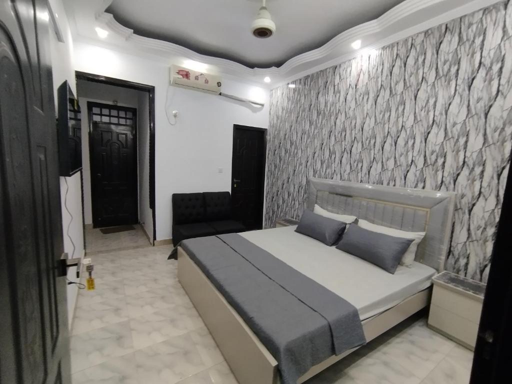 Rest & stay, Karáčí