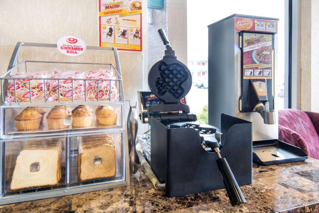 Americas Best Value Inn Seguin Photo 4