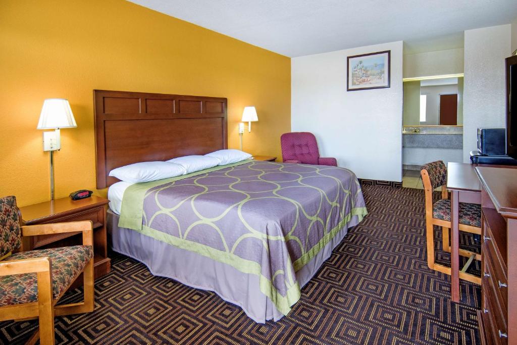 Americas Best Value Inn Seguin Photo 11