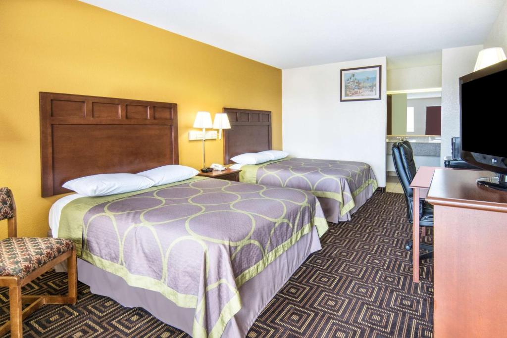 Americas Best Value Inn Seguin Photo 13