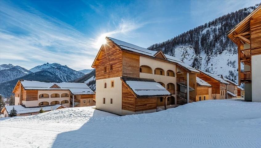 Appartement 4 pièces pour 6-8 personnes, 2 chambres, 1 cabine, 2 canapés-lit double dans le salon, au pied des pistes et piscine l'été, wifi fibre - 1