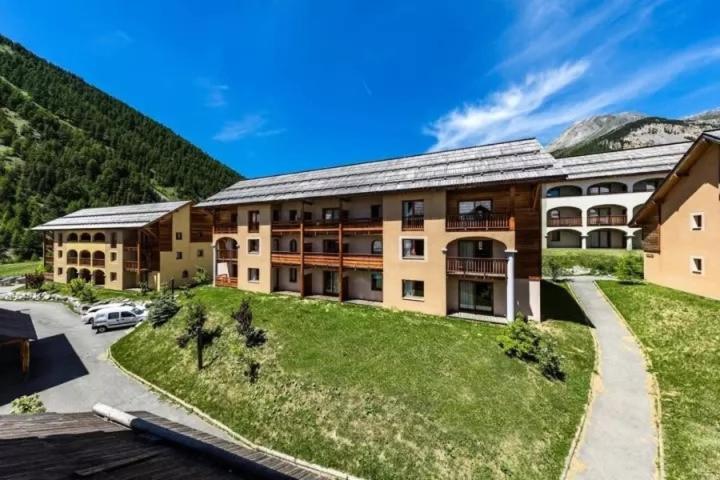 Appartement 4 pièces pour 6-8 personnes, 2 chambres, 1 cabine, 2 canapés-lit double dans le salon, au pied des pistes et piscine l'été, wifi fibre - 4