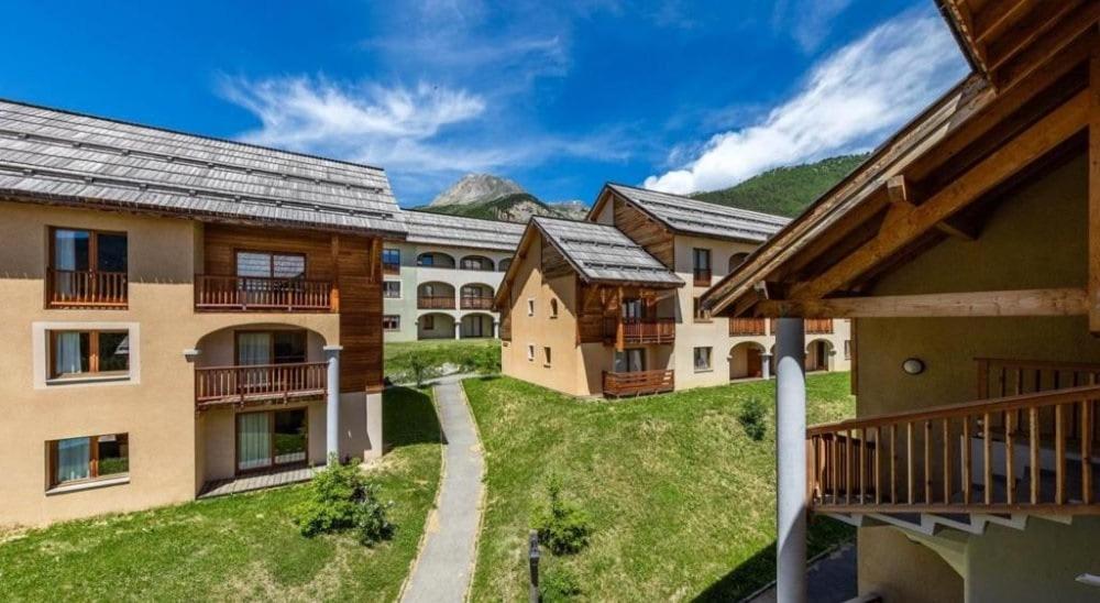 Appartement 4 pièces pour 6-8 personnes, 2 chambres, 1 cabine, 2 canapés-lit double dans le salon, au pied des pistes et piscine l'été, wifi fibre - 5