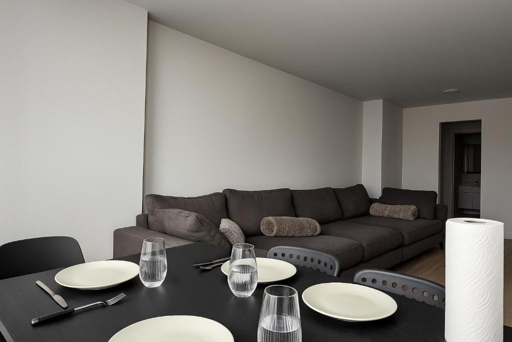 Spacious with Gym&Pool, Montreal