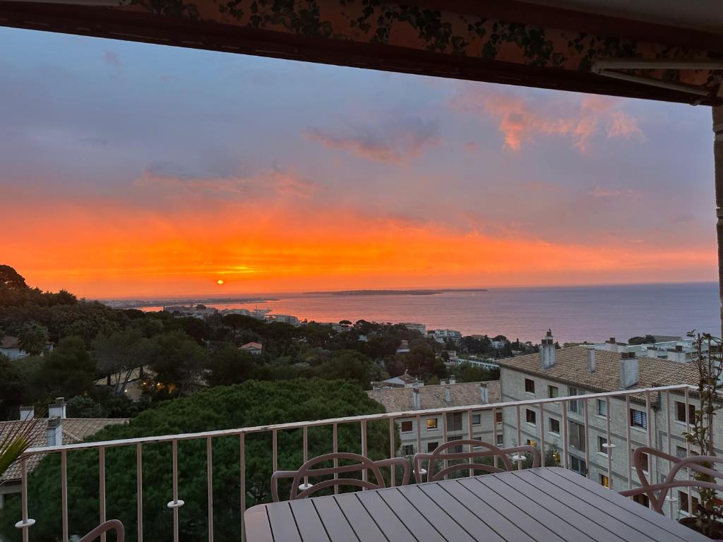 Grand appartement avec vue mer imprenable et panoramique, Cannes