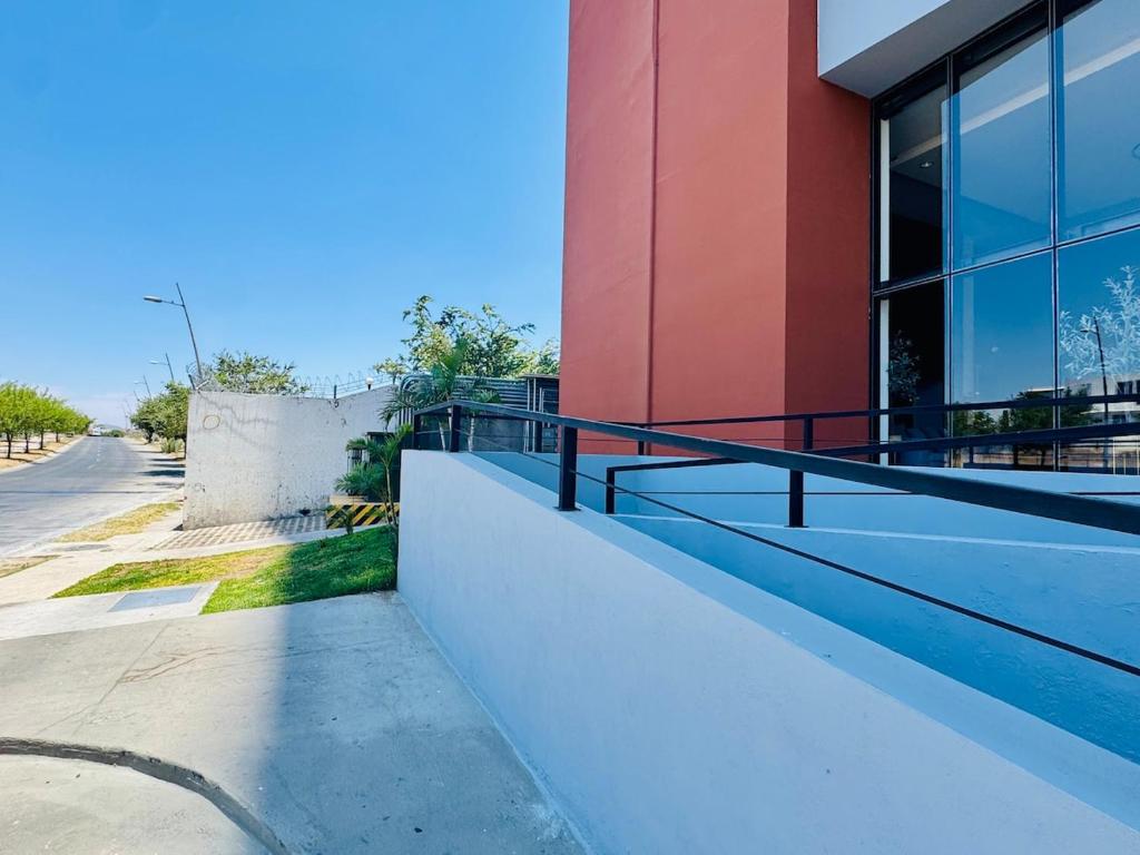 Modern 2BR View Pool & Amenities Near Telmex - 5