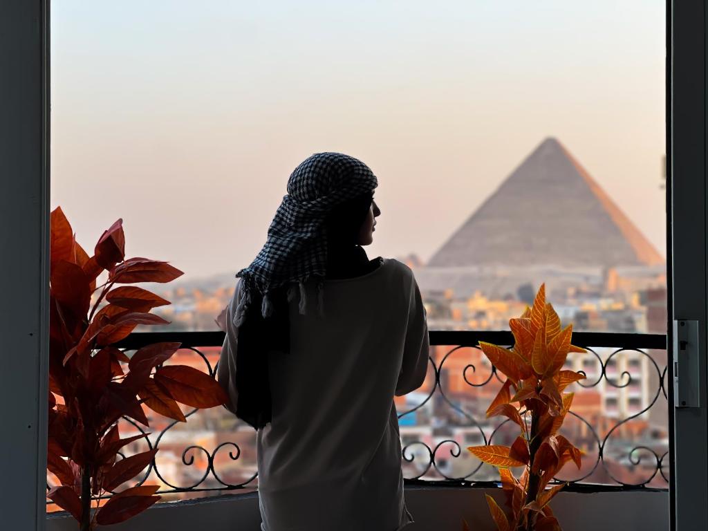Giza pyramids view & jacuzii, Cairo