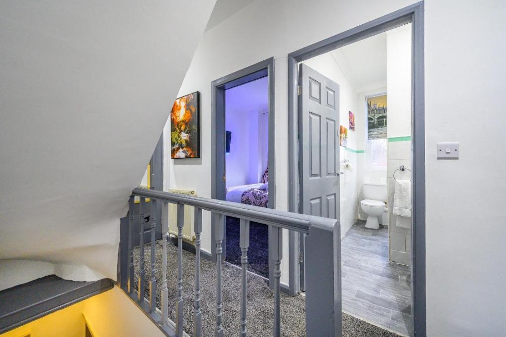 HS57 Most Relaxed & Cosy Room stay, Bramley