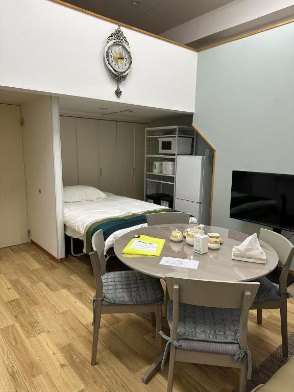 101 Melon Home 難波日本橋 徒歩10分 黒門市場 徒歩5分 心斎橋 1駅 広いお部屋, Osaka