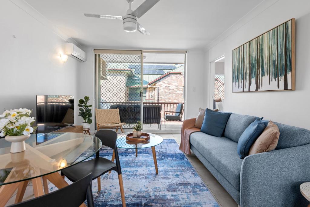 Stylish 2BR Near Hospitals, QUT and CBD with Parking!, Brisbane