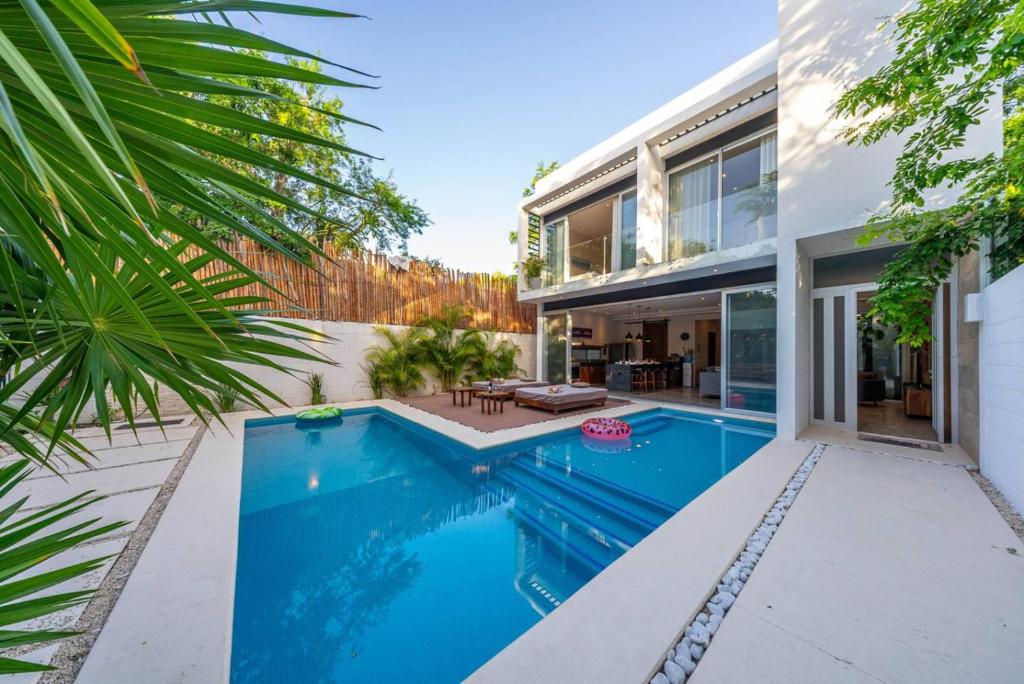 Cuatro Vientos Close to Shops Pool up 12 ppl, Tulum