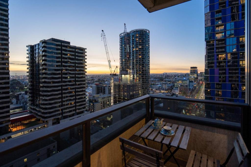 2b Melbourne City Apt with Views, Melbourne