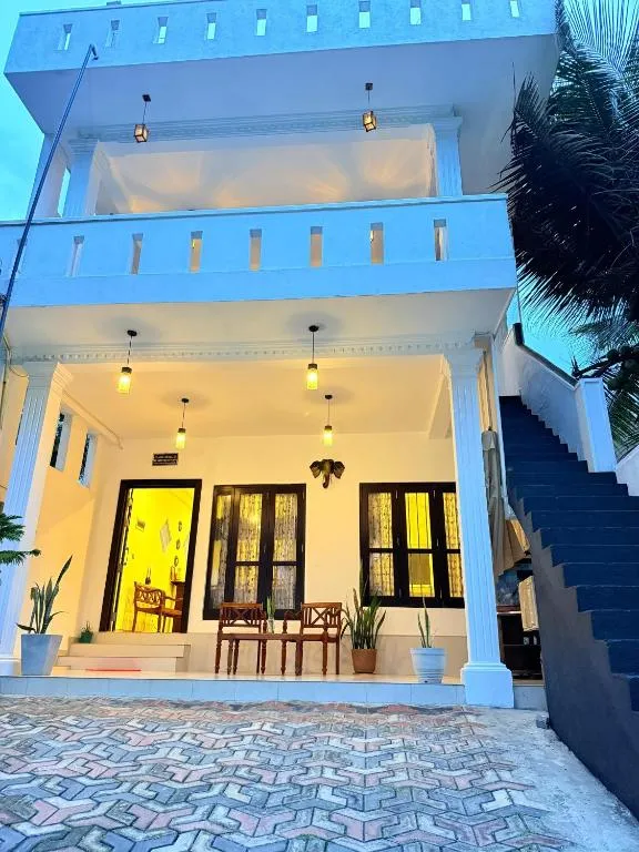 Ocean Breeze Cottage, hotel di Ahungalla