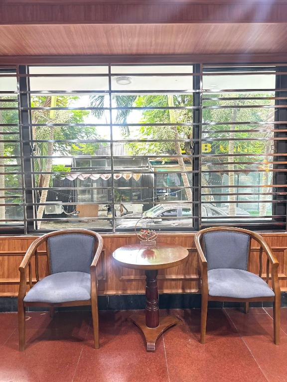 Shared lounge/TV area