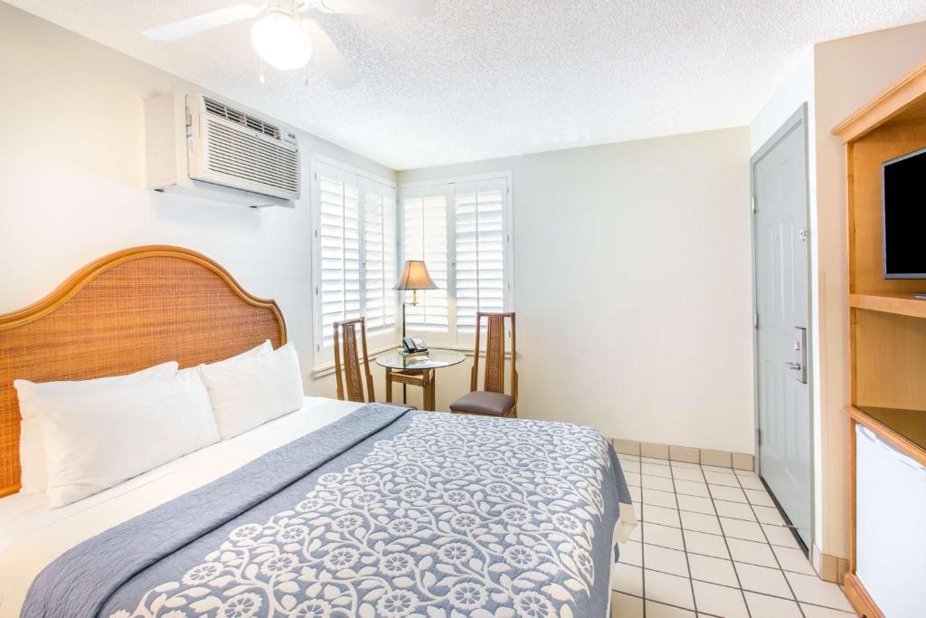 Days Inn by Wyndham Maui Oceanfront photo
