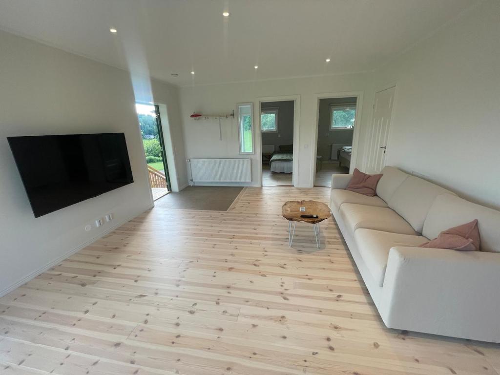 Apartment on a farm with lake view, Färgelanda