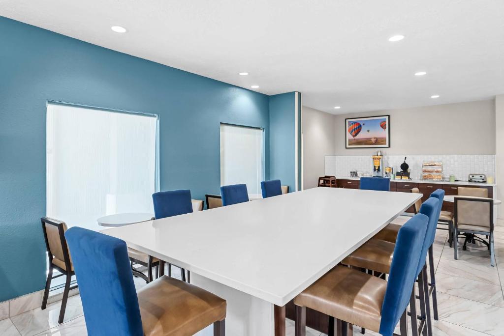 Quality Inn & Suites Sunport Airport Albuquerque 전경