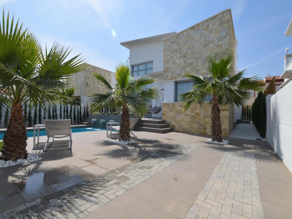 Villa with Garden & Roof Deck - 2