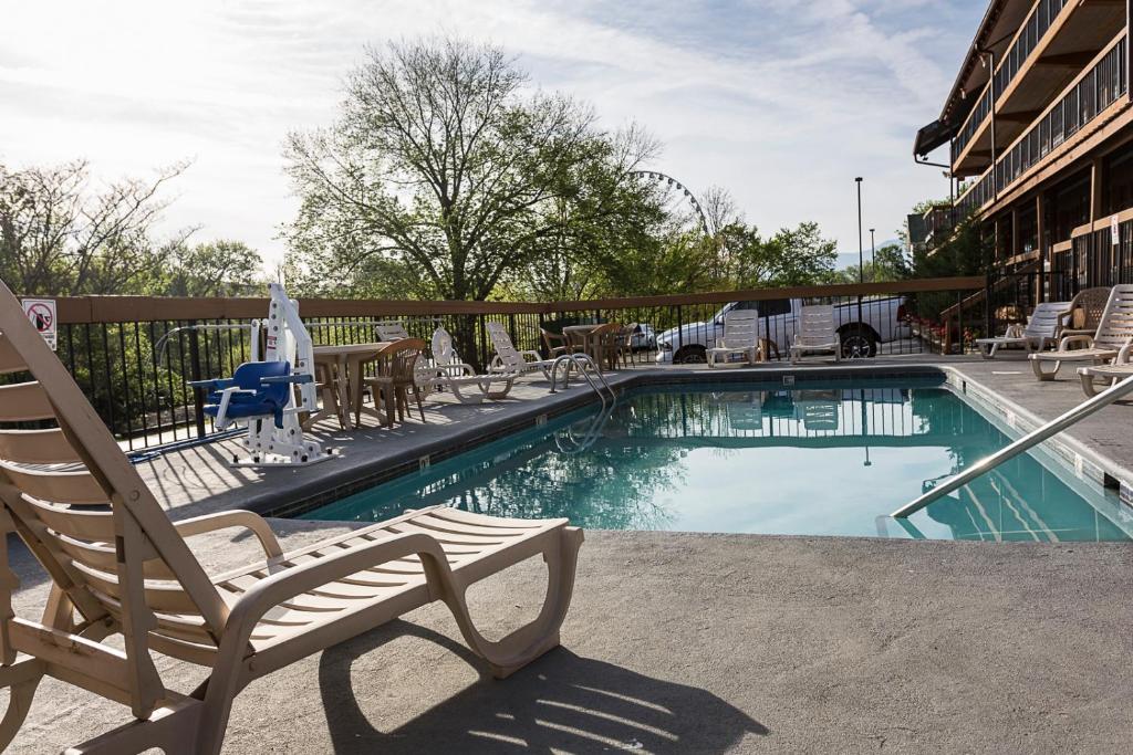 Swimming pool, Timbers Lodge Hotel in Pigeon Forge (TN)