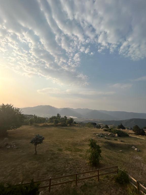 Appartement Cosy avec Vue Montagne, Balcon & Parking Gratuit - 4