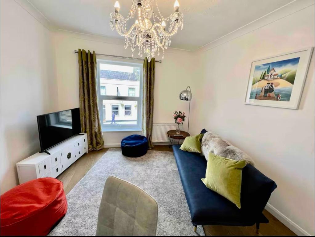 Lime Tree in blue House, Cambridge