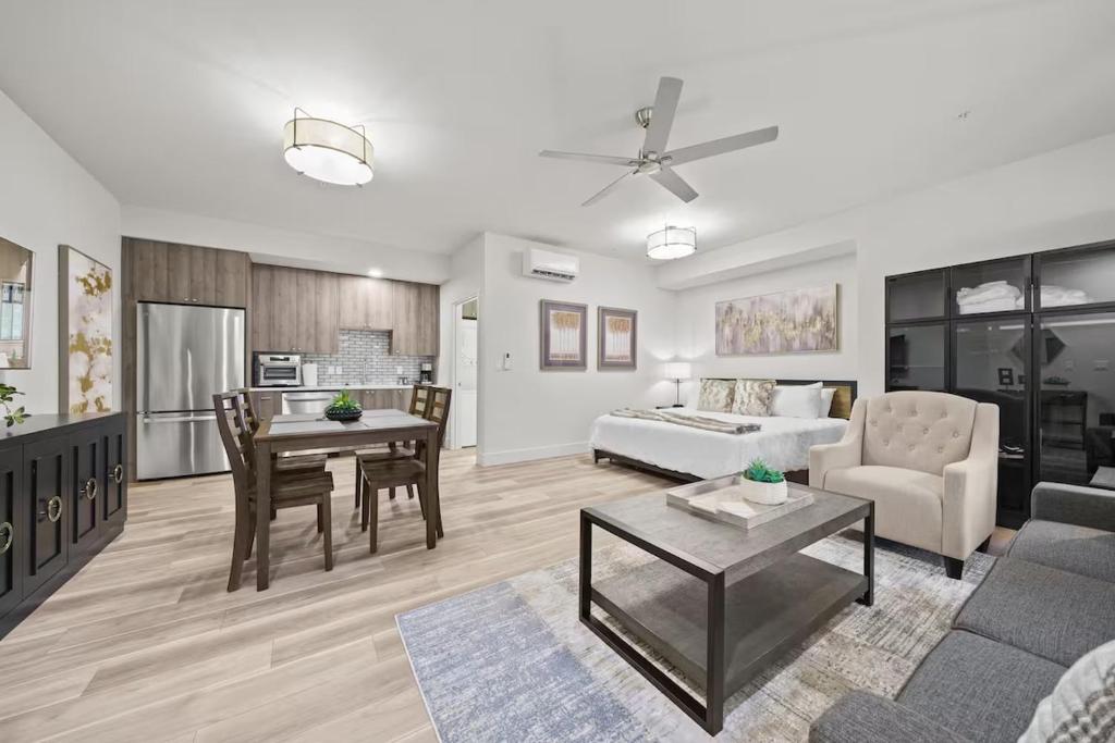 Tranquil Lake Oswego Luxury Studio, Lake Oswego