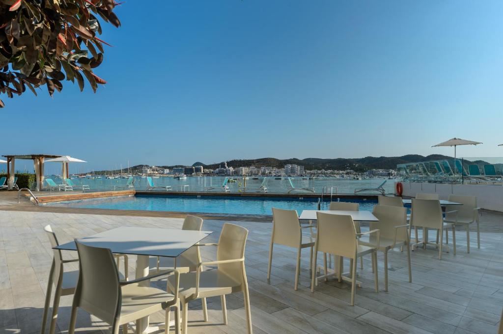 スイミングプール