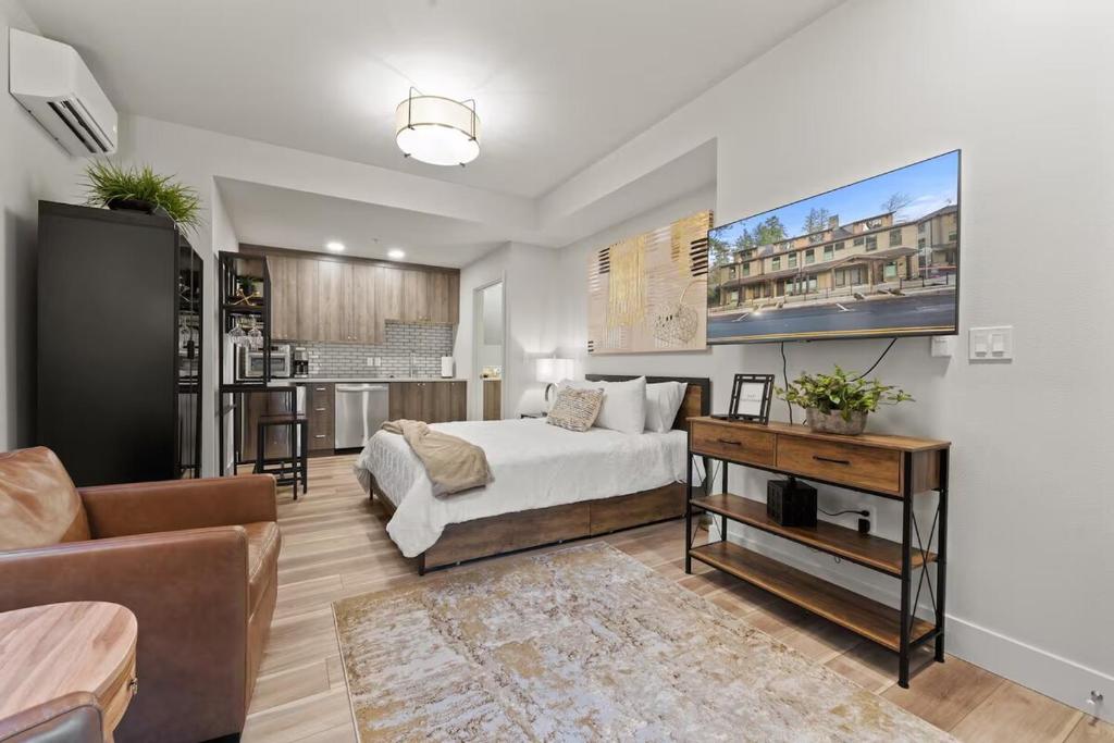 Cozy Lake Oswego Studio Apartment, Lake Oswego