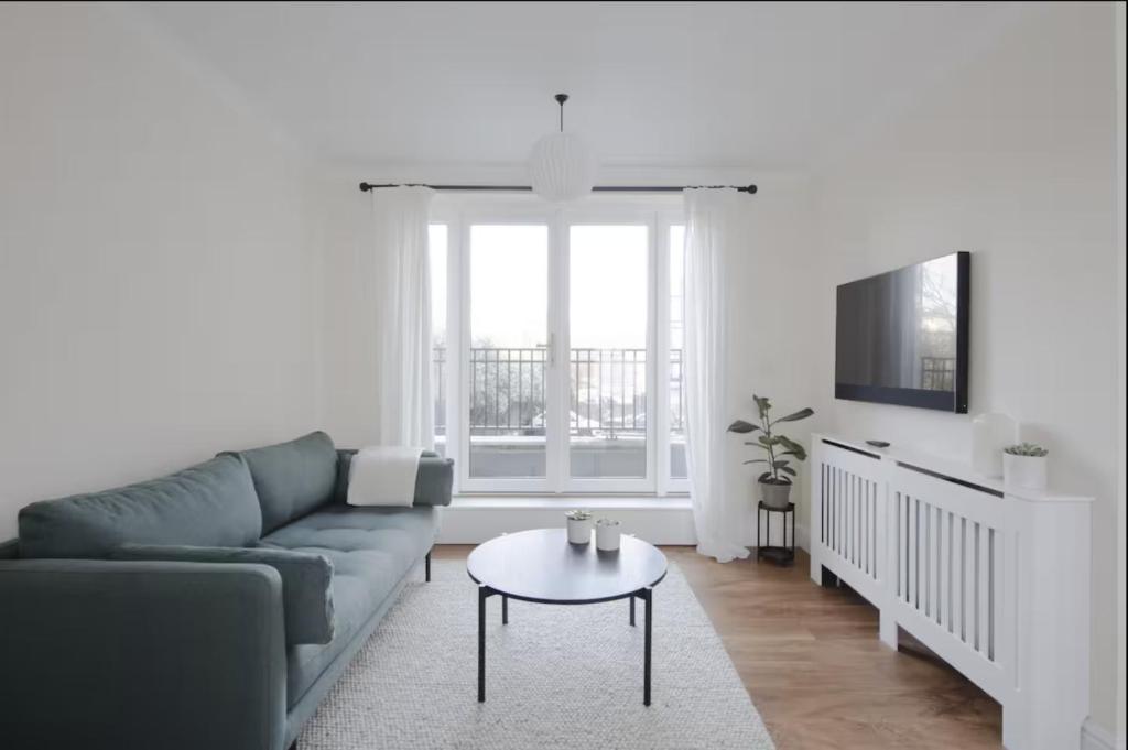 Amazing Abodes, Chelmsford