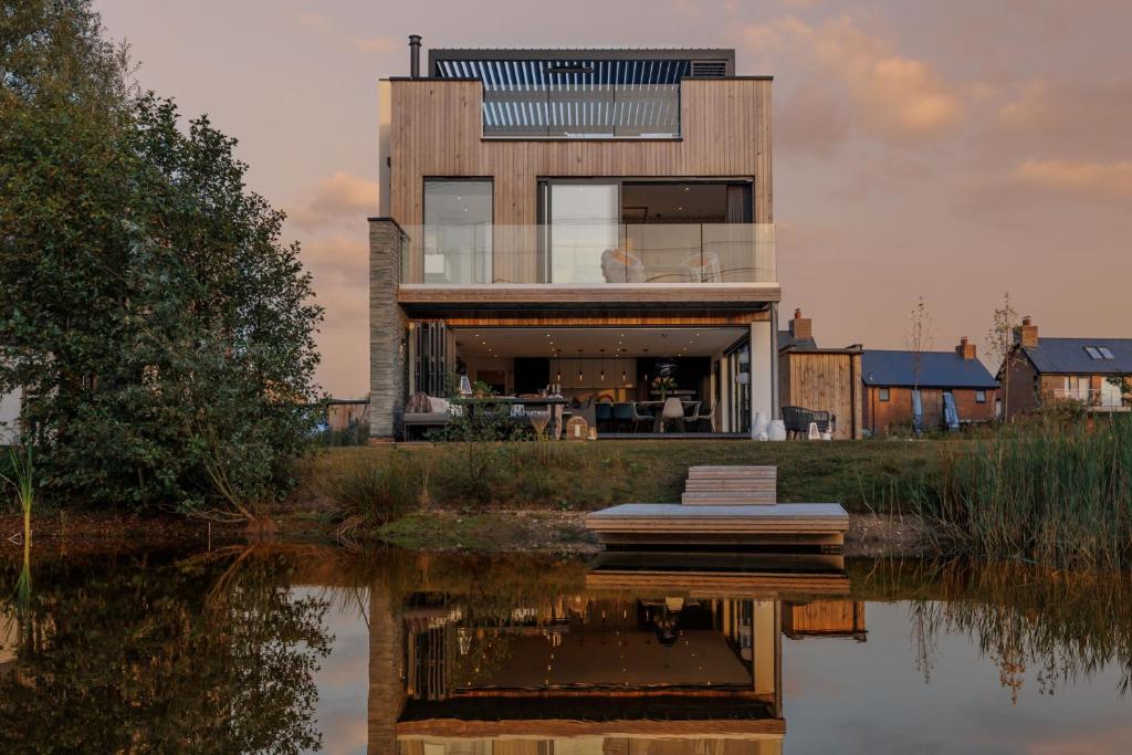 The Lookout, Warmwell