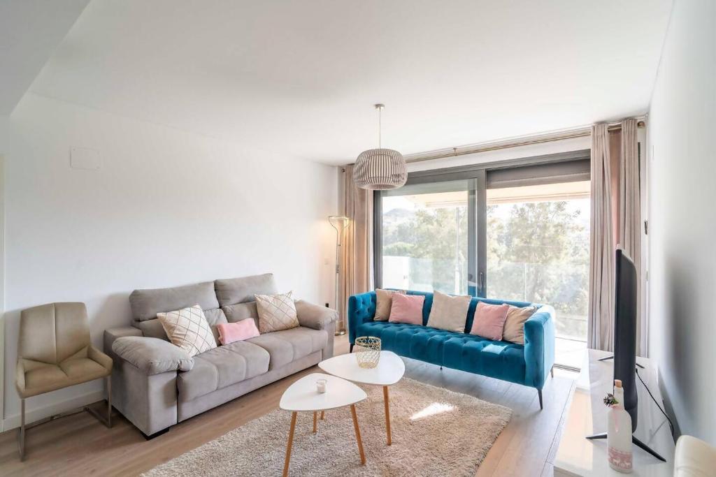 CYV - 3 Bed , pool all year round, go golfing, Mijas