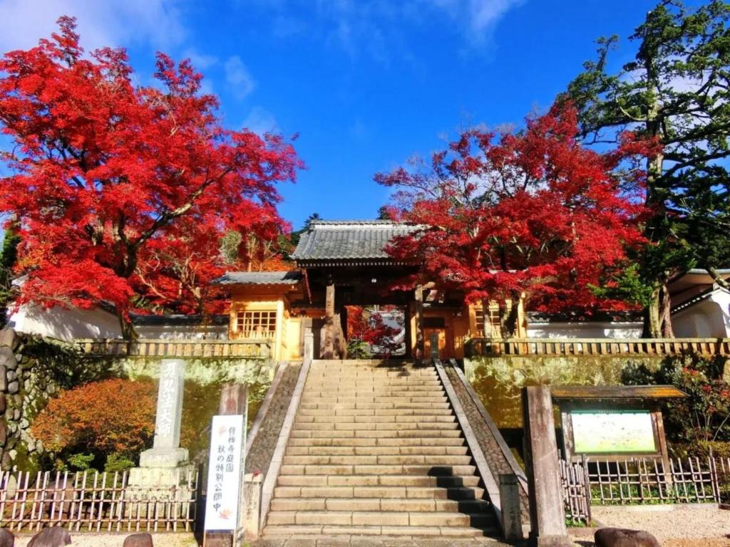 Nearby attraction