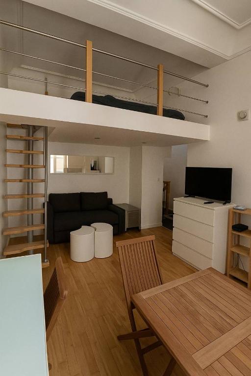 Studio Rénové et Cosy, Vieux Nice, Place Iconique, Nice