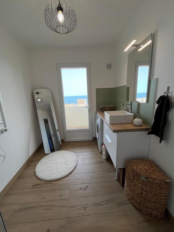 2 room renovated sea view, near Monaco - 2