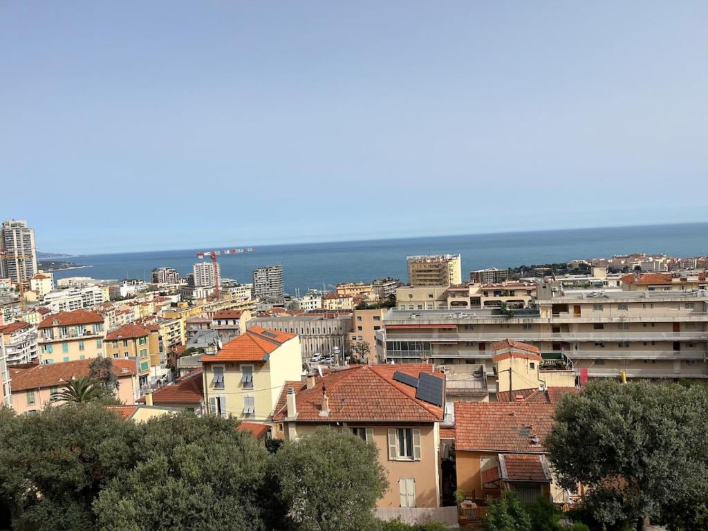 2 room renovated sea view, near Monaco - 3