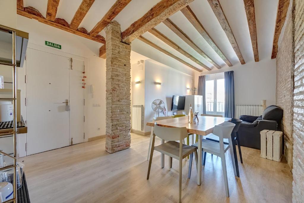 Casa Uva Plaza del Mercado by Clabao, Logroño