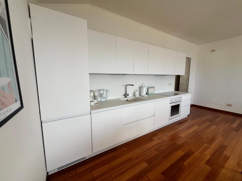 Sea-View Apartment with Private Parking! Your Choice - 4