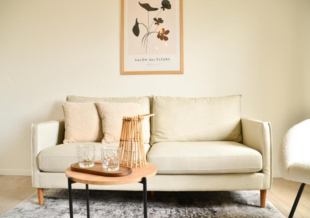 MILPAU Bottrop 2 - Premium-Apartment - 4 Personen mit Queensize-Bett und Einzelbetten - Zentral, Nespresso und Smart-TV, Bottrop