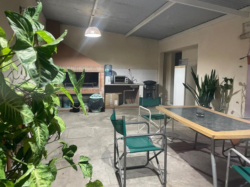Casa con Quincho, parrilla y una gran capacidad - 3