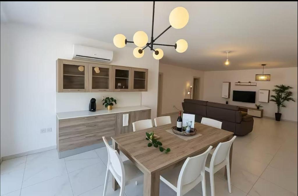 St Julian apartment number 8, Is-Swieqi