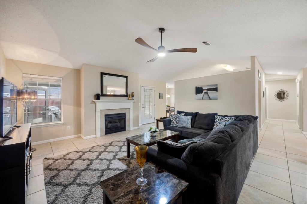 Private Pool & Game Zone! | Family Fun House, Seaglades