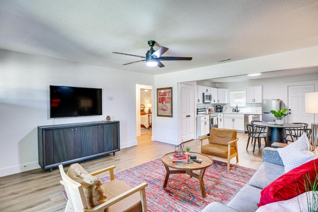 1 Mi to Texas Tech Home with Large Outdoor Space!, Lubbock