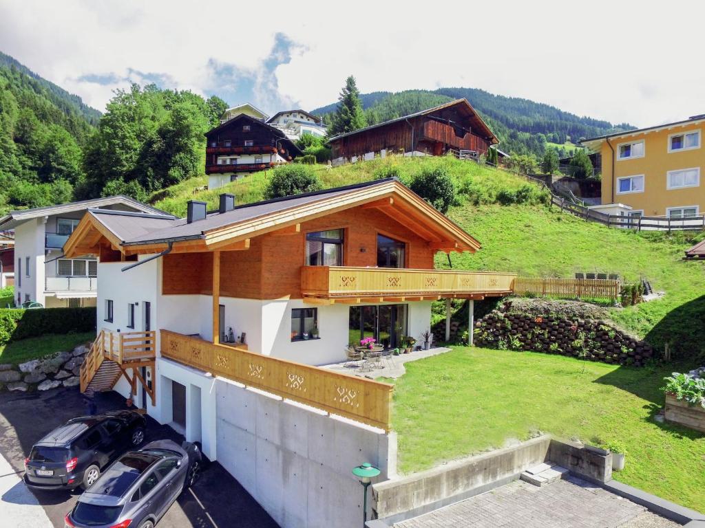 Chalet in Piesendorf near Ski Slopes - 1