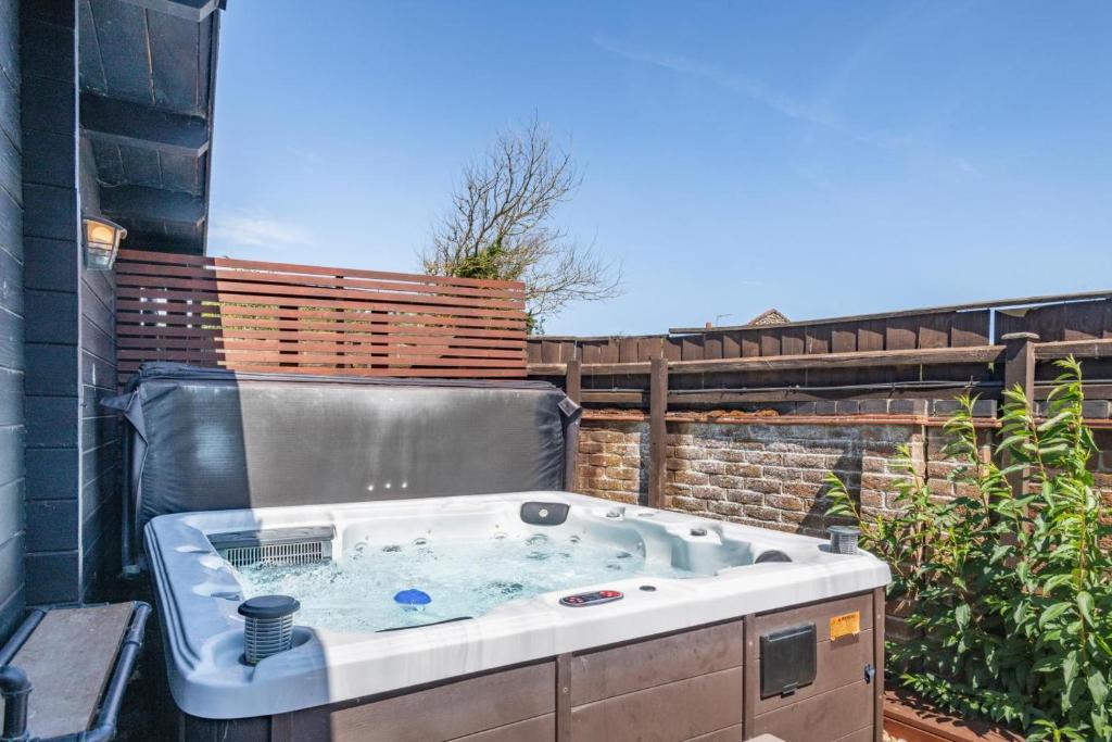 6 Bed in Bacton oc-2187, Bacton